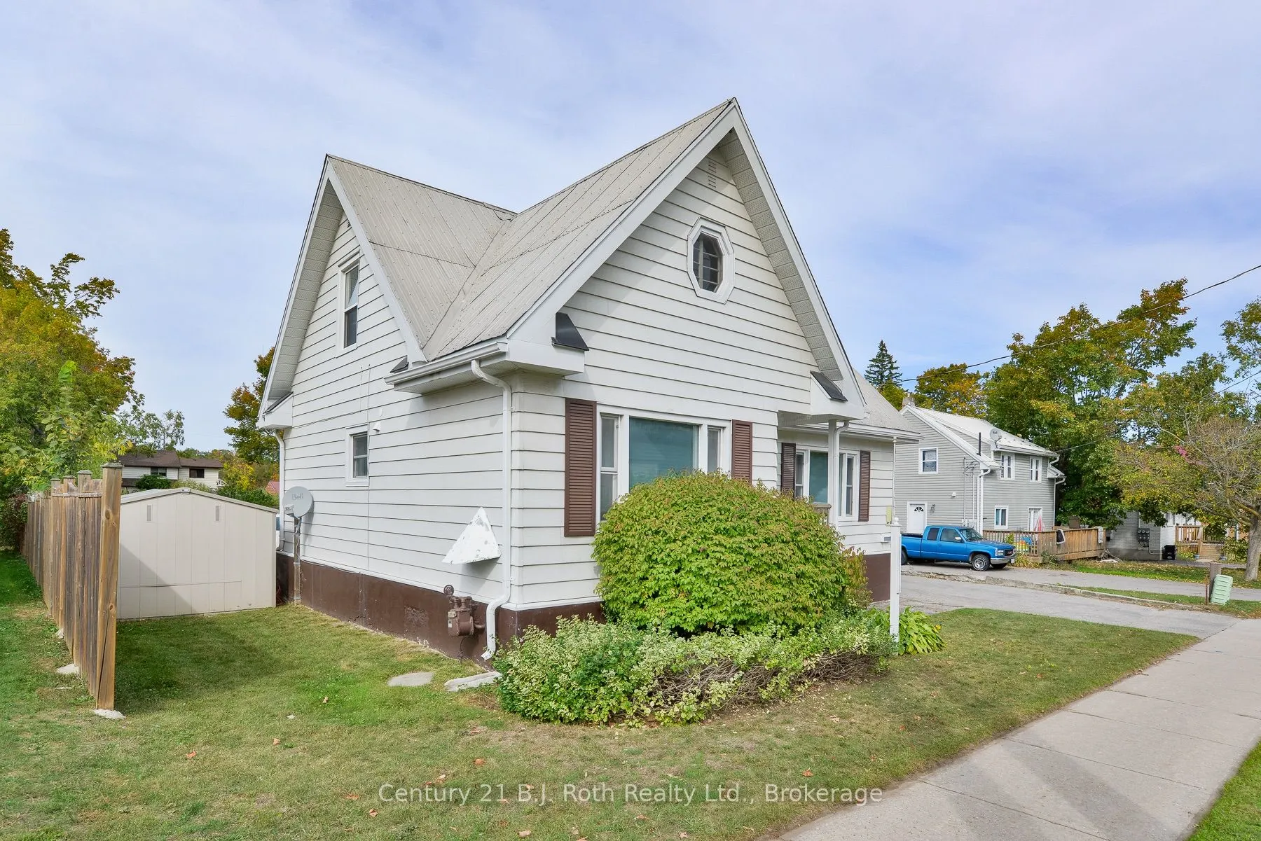 332 Mississaga Street W