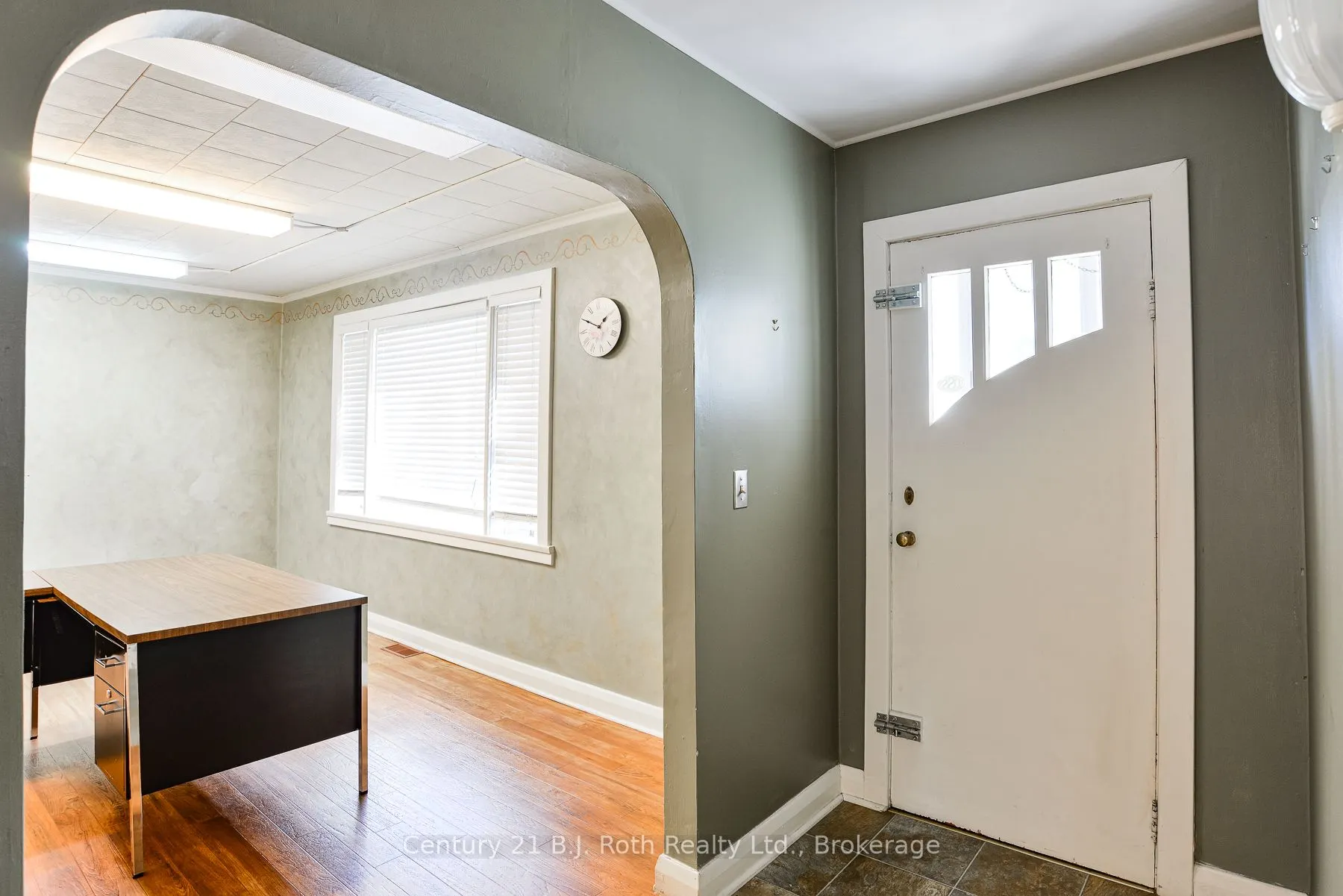 332 Mississaga Street W