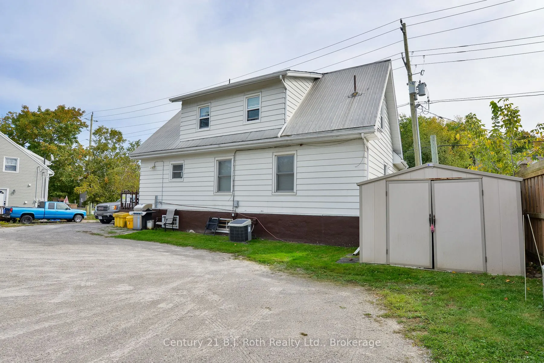 332 Mississaga Street W