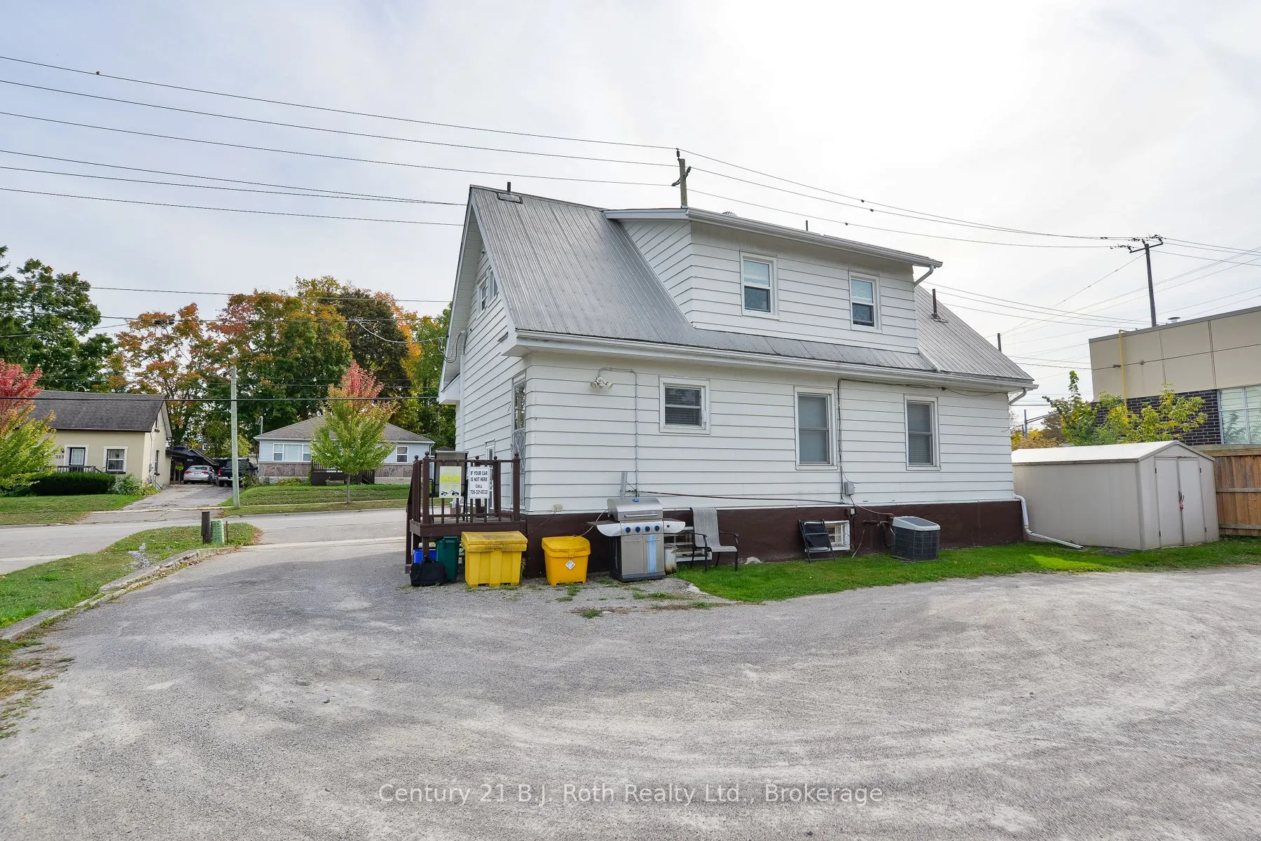 332 Mississaga Street W
