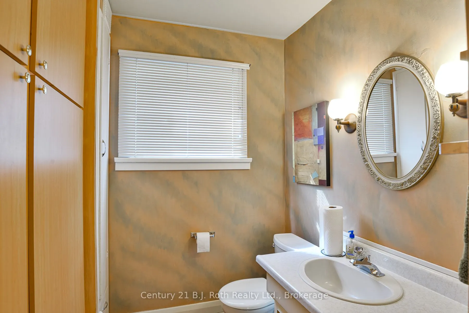332 Mississaga Street W