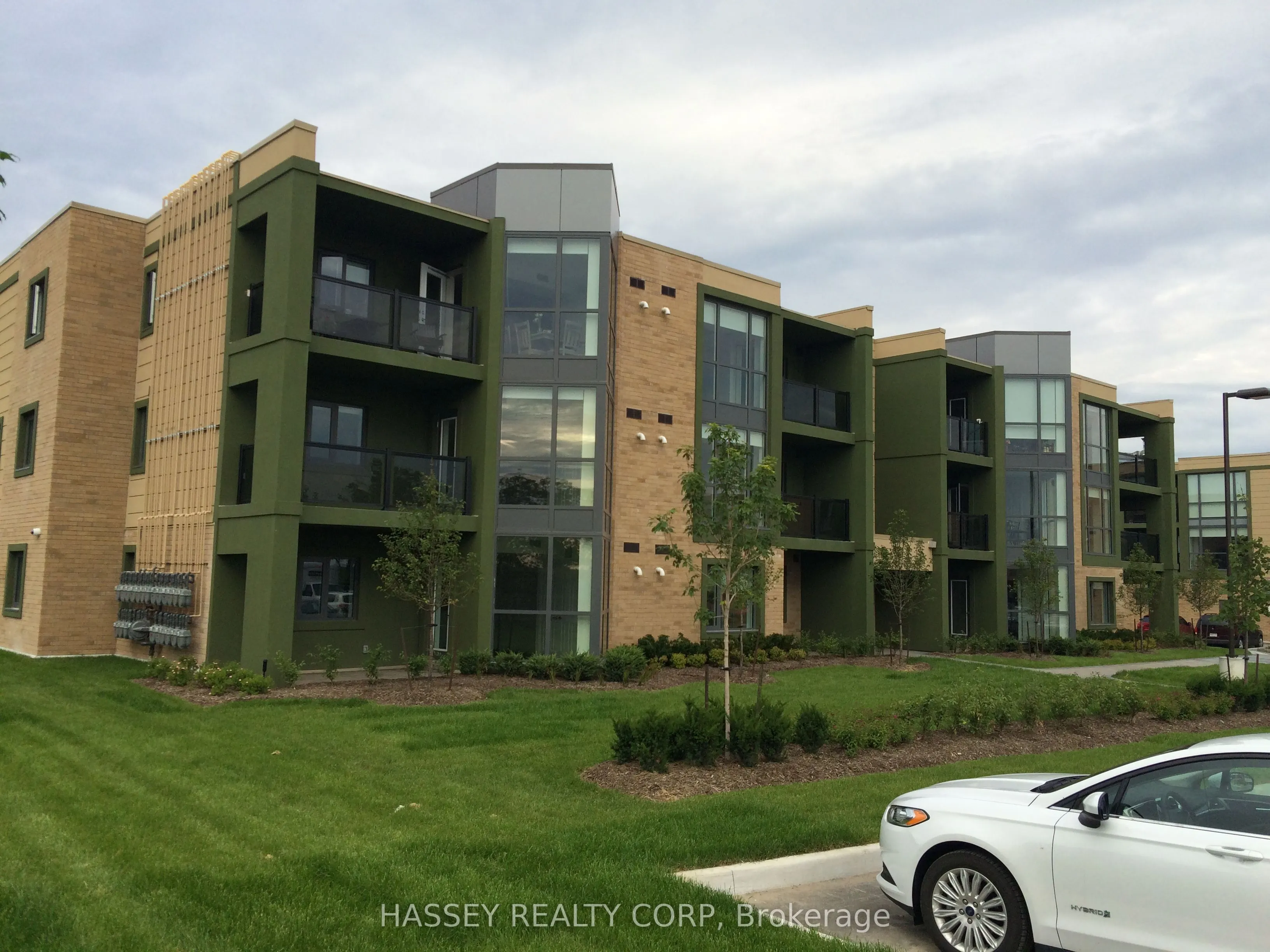 12 Royal Parkside Drive, #204