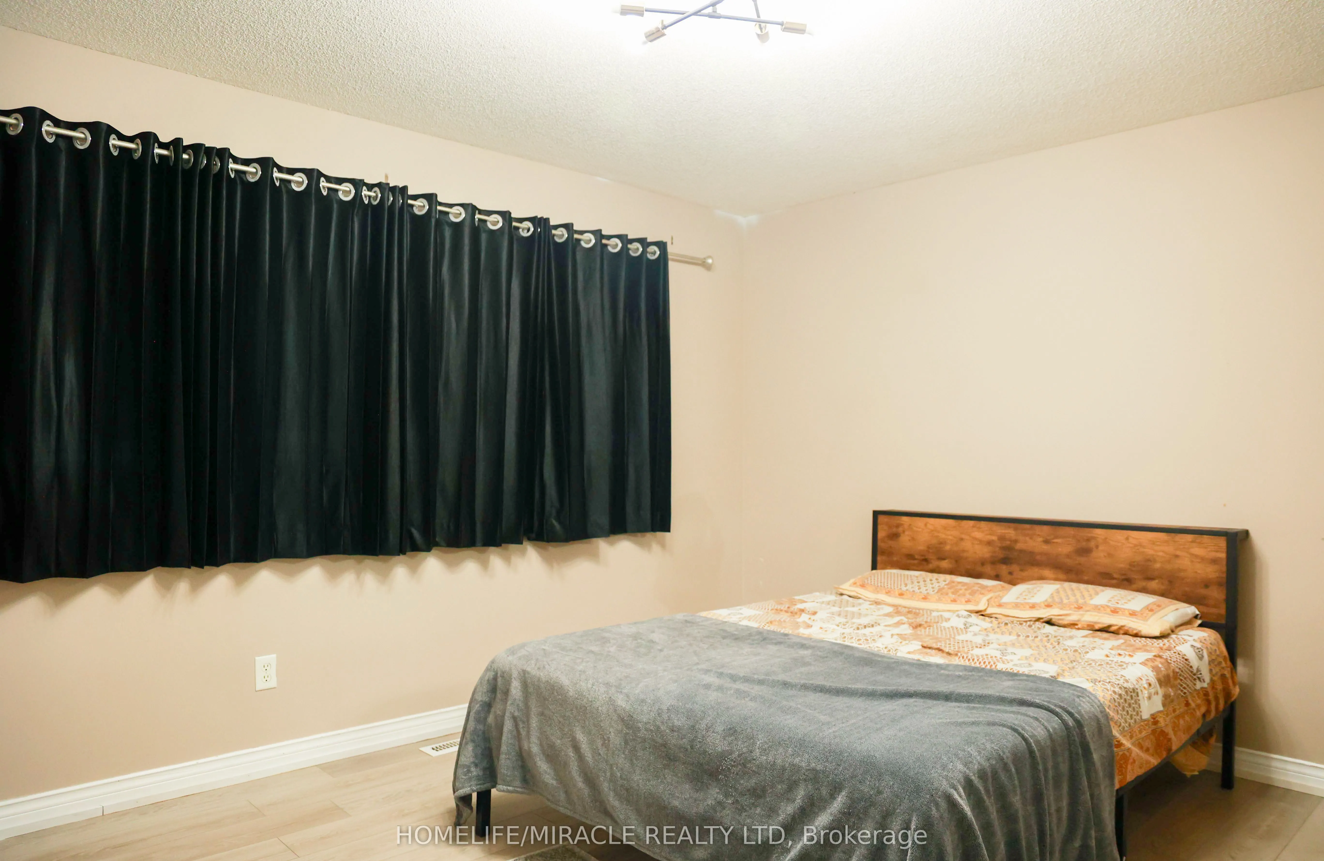 67 Stollar Boulevard W