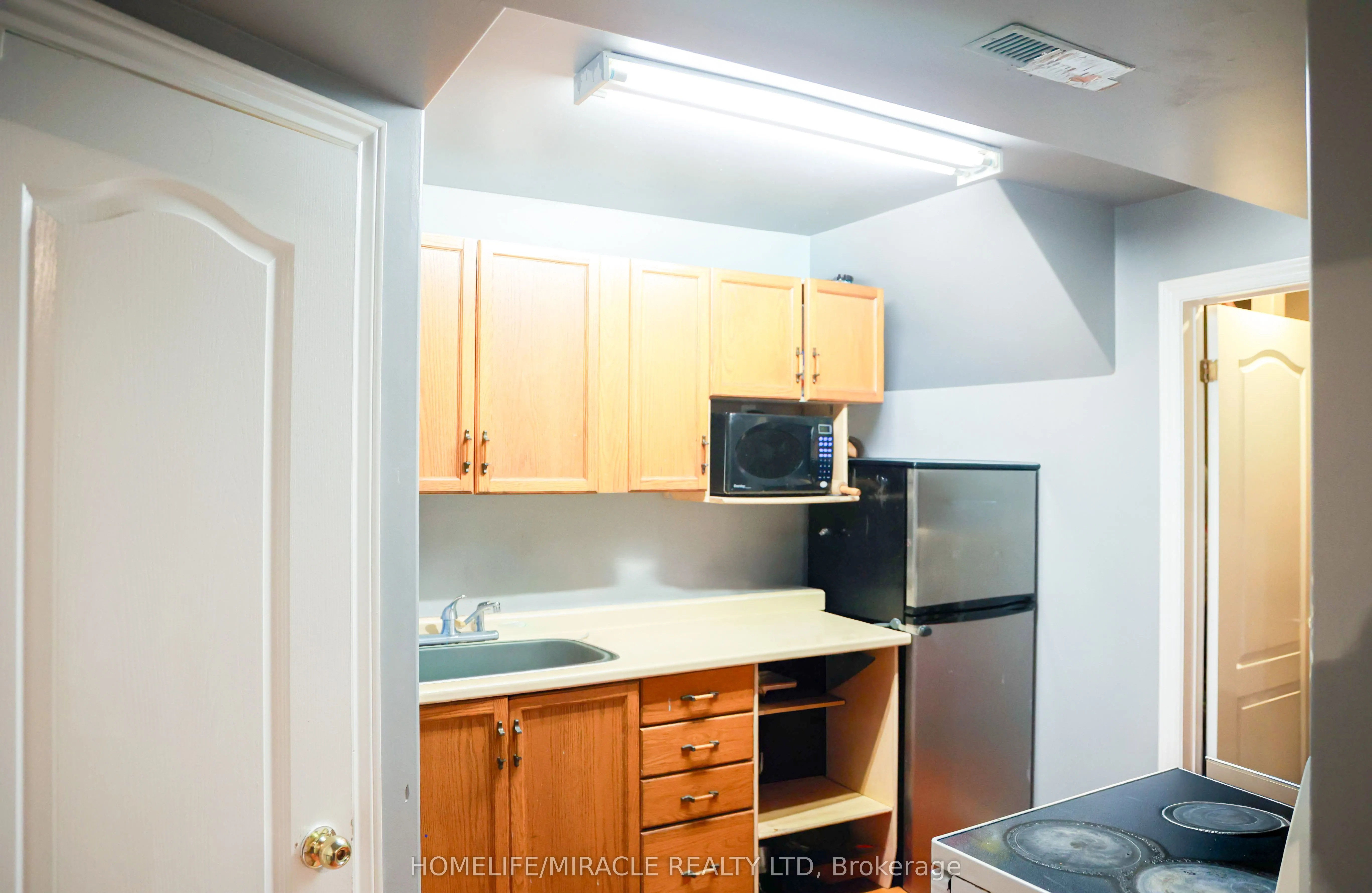 67 Stollar Boulevard W