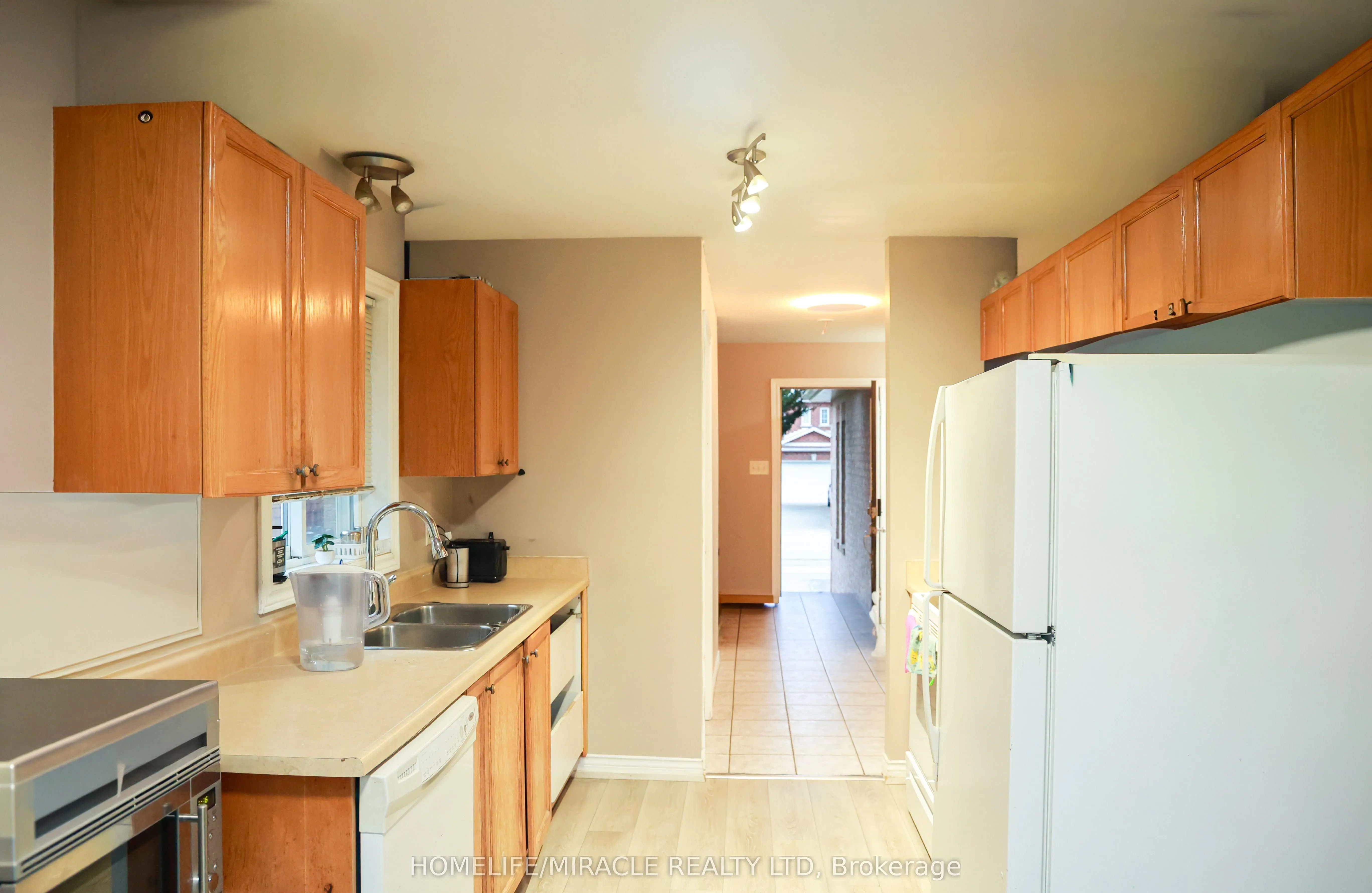 67 Stollar Boulevard W