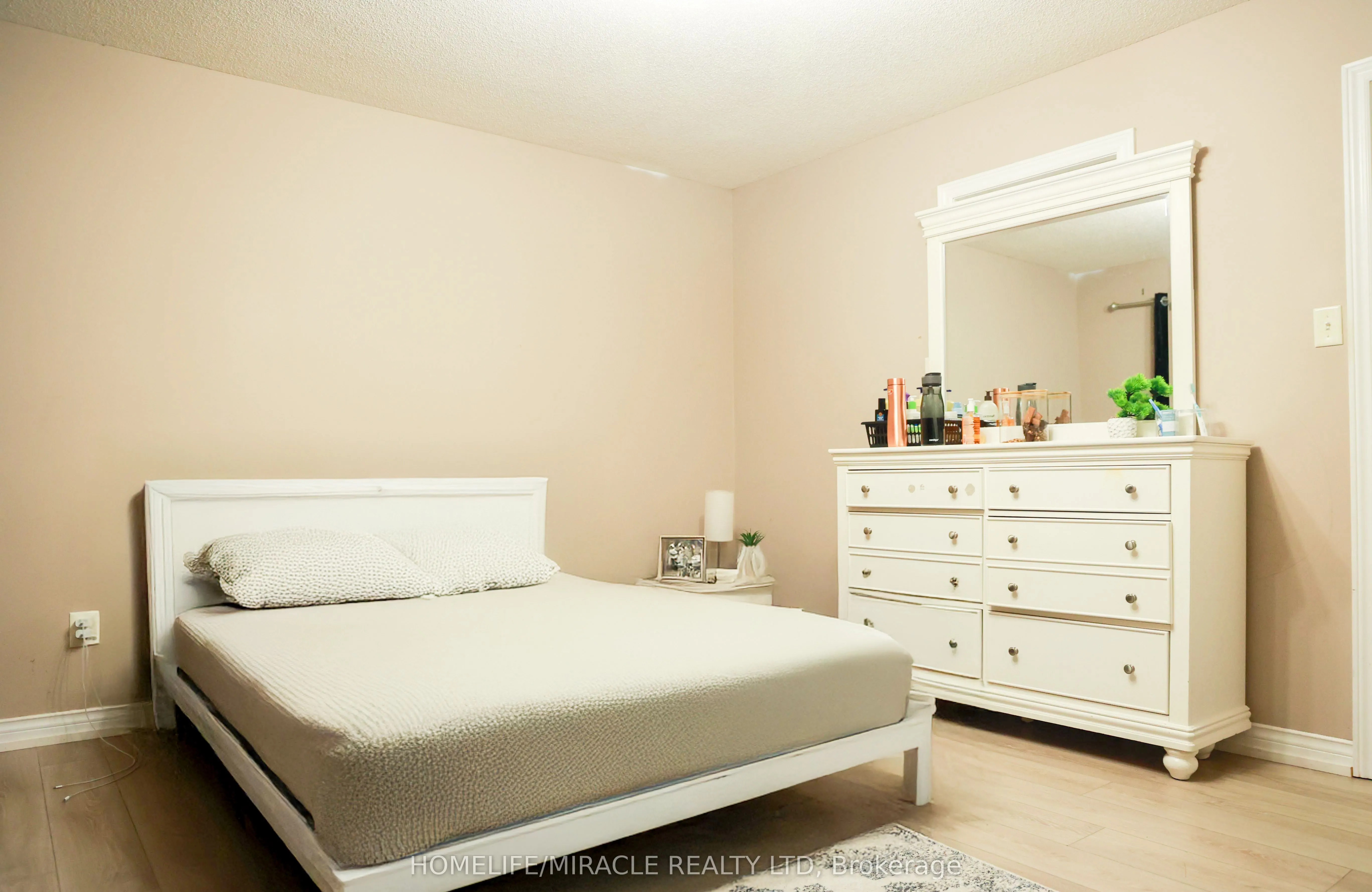 67 Stollar Boulevard W