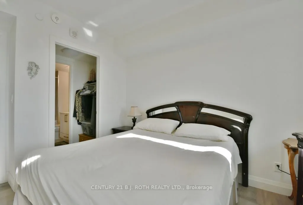 58 Lakeside Terrace, #818