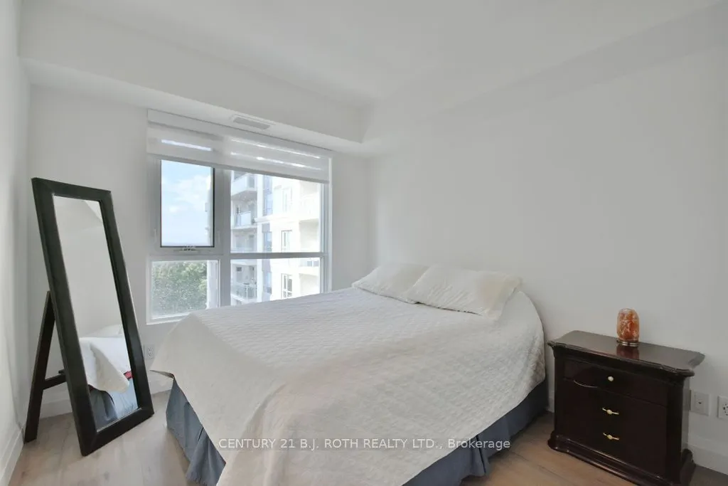 58 Lakeside Terrace, #818