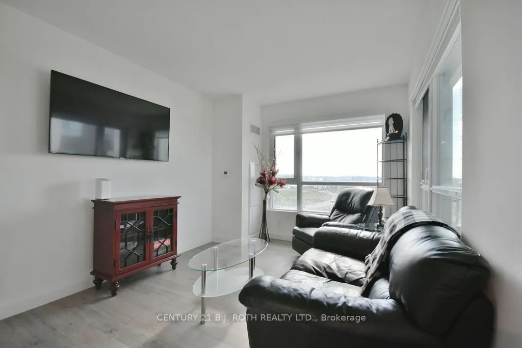 58 Lakeside Terrace, #818