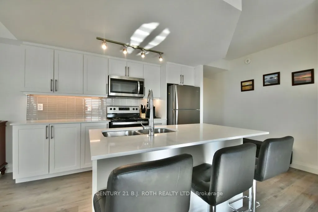 58 Lakeside Terrace, #818