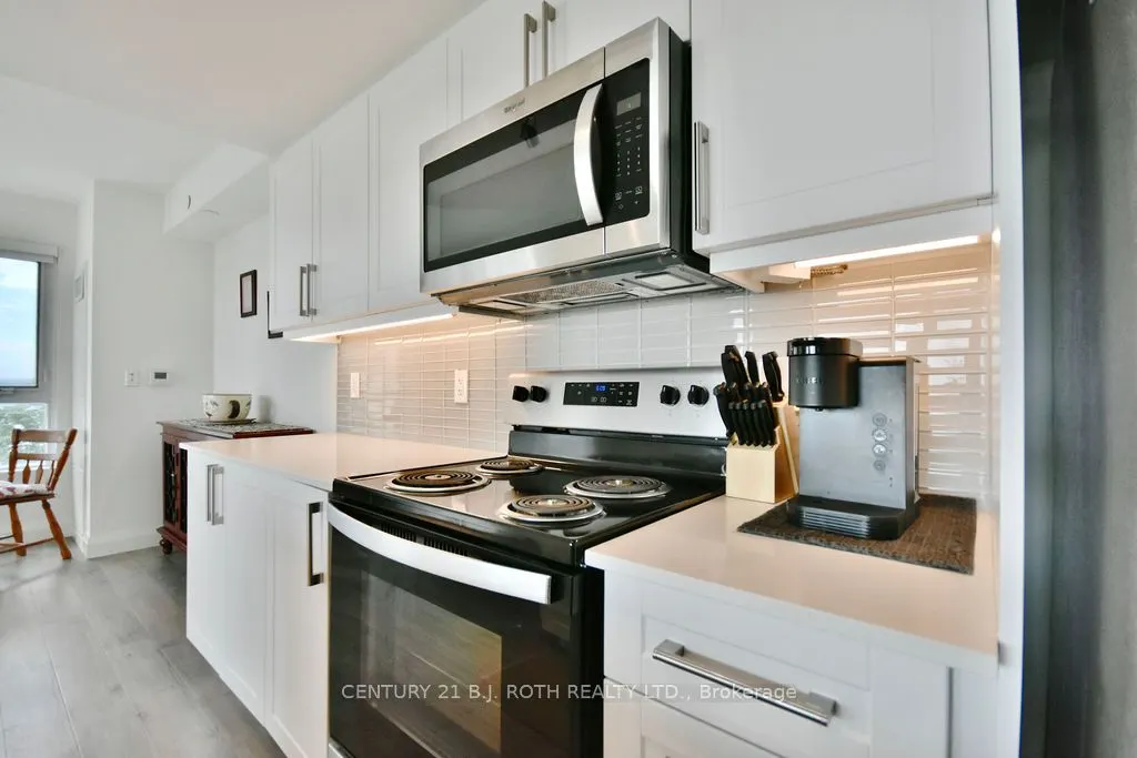 58 Lakeside Terrace, #818