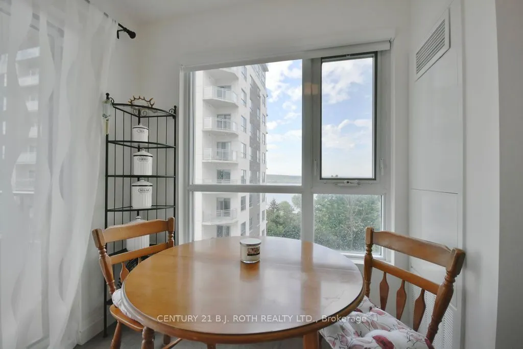58 Lakeside Terrace, #818