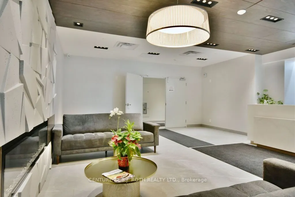 58 Lakeside Terrace, #818