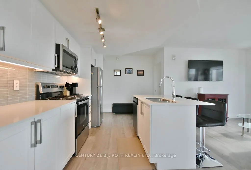 58 Lakeside Terrace, #818