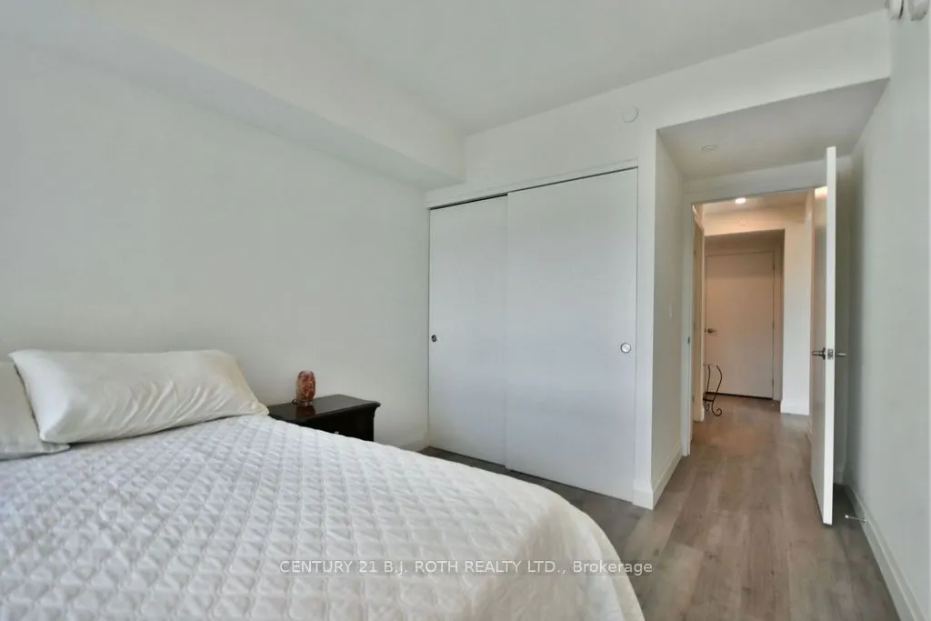 58 Lakeside Terrace, #818