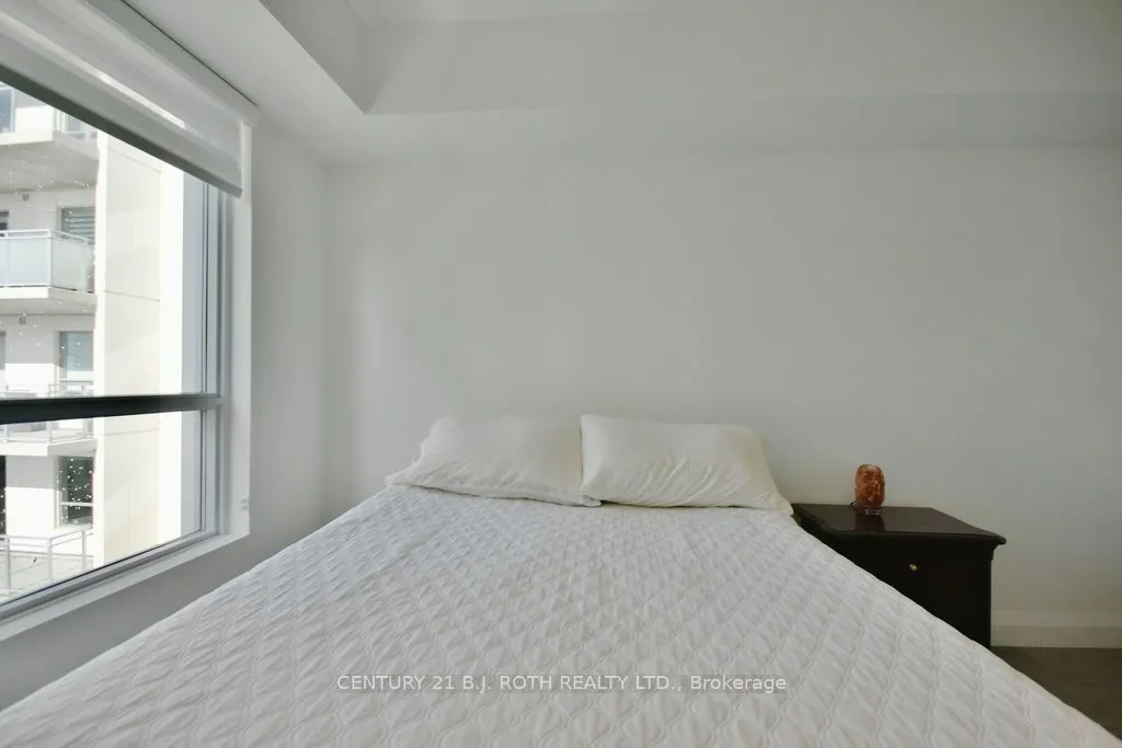 58 Lakeside Terrace, #818