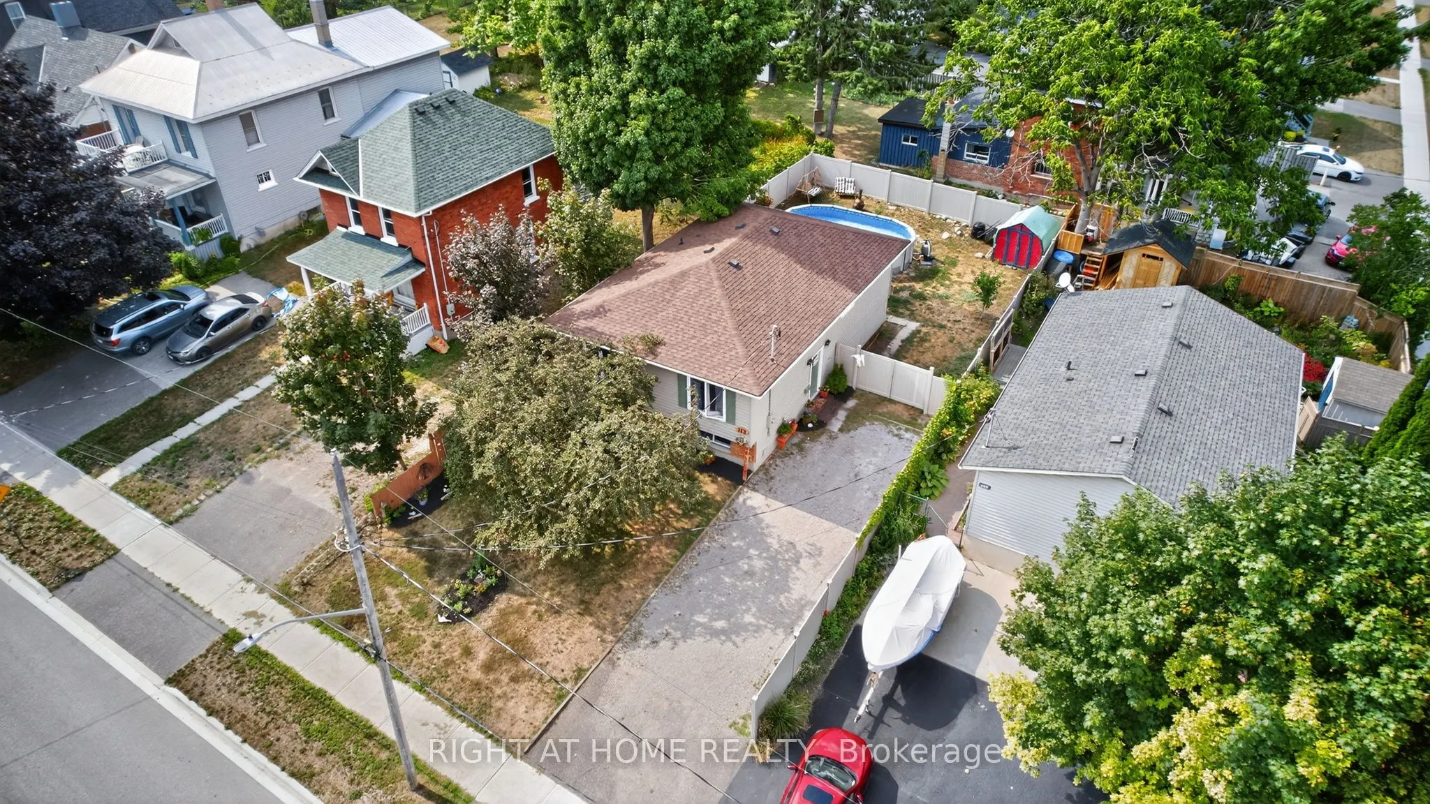 112 Borland Street E