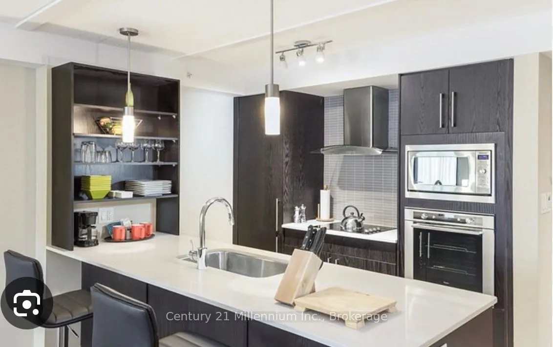 9 Harbour Street E, #6412-6414
