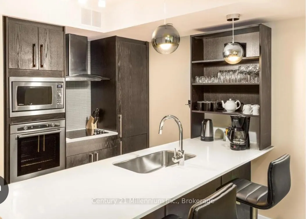 9 Harbour Street E, #6412-6414