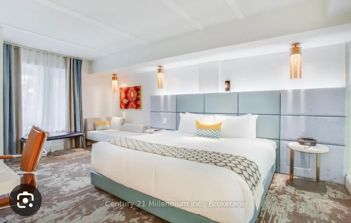9 Harbour Street E, #6412-6414