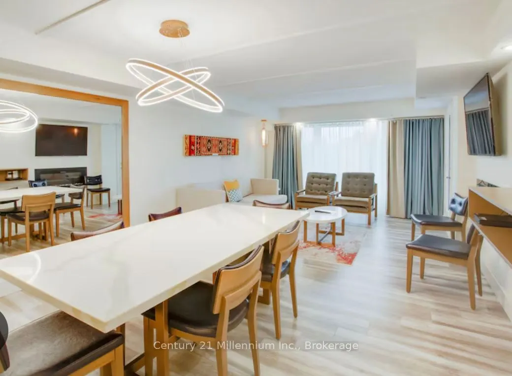 9 Harbour Street E, #6412-6414