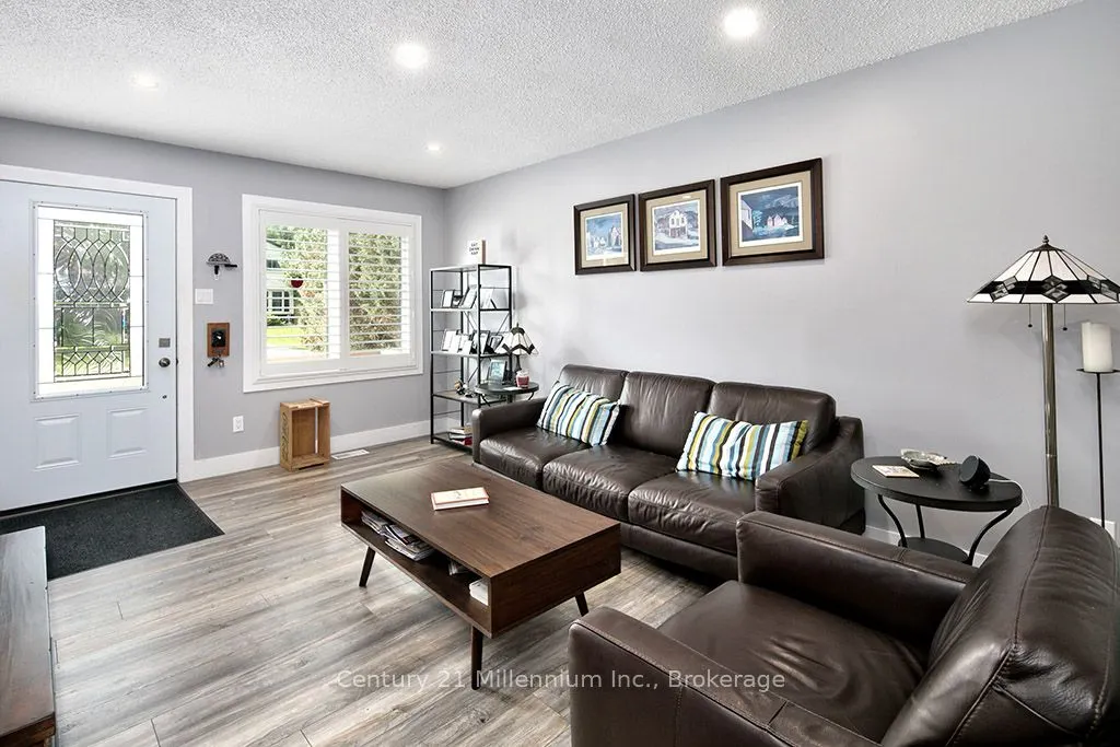 20 Leslie Drive