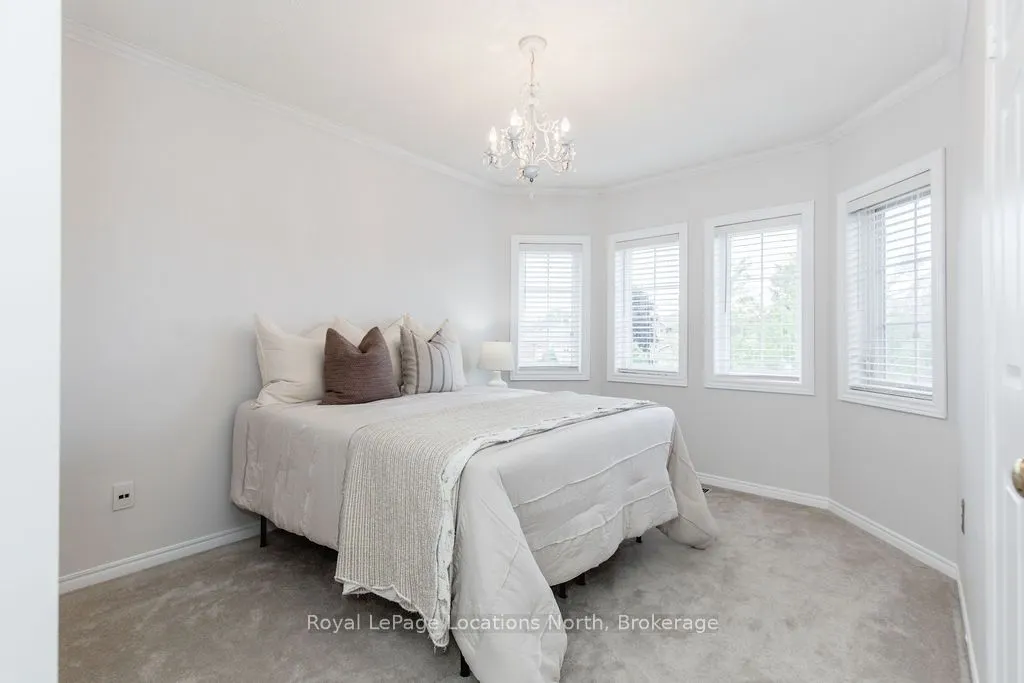10 BARWICK Drive