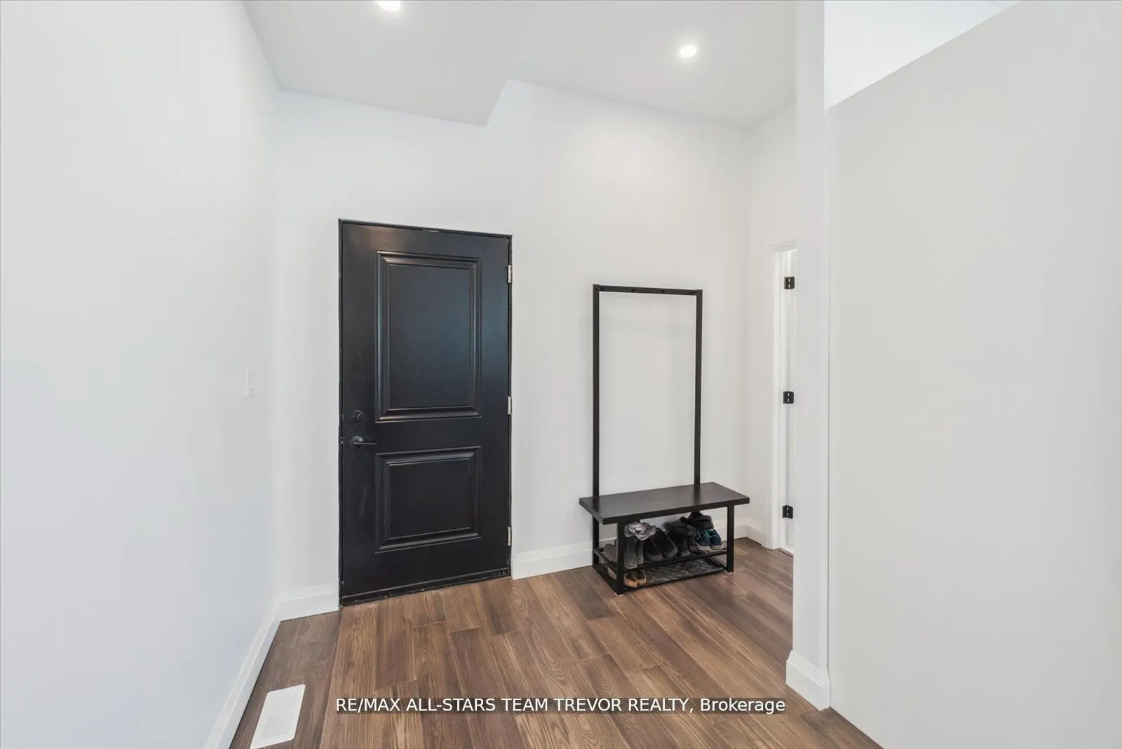 3441 Louis Lane