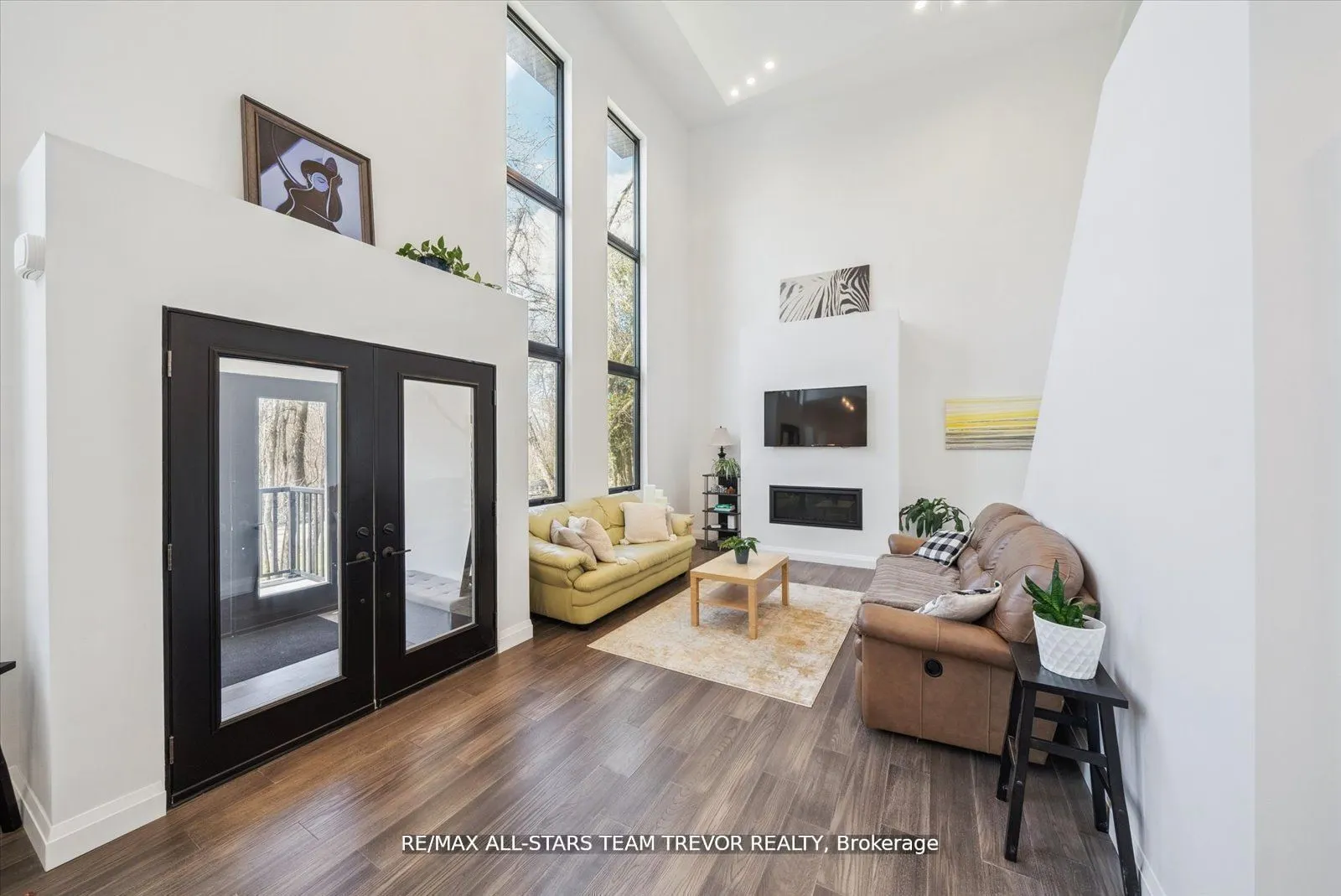 3441 Louis Lane