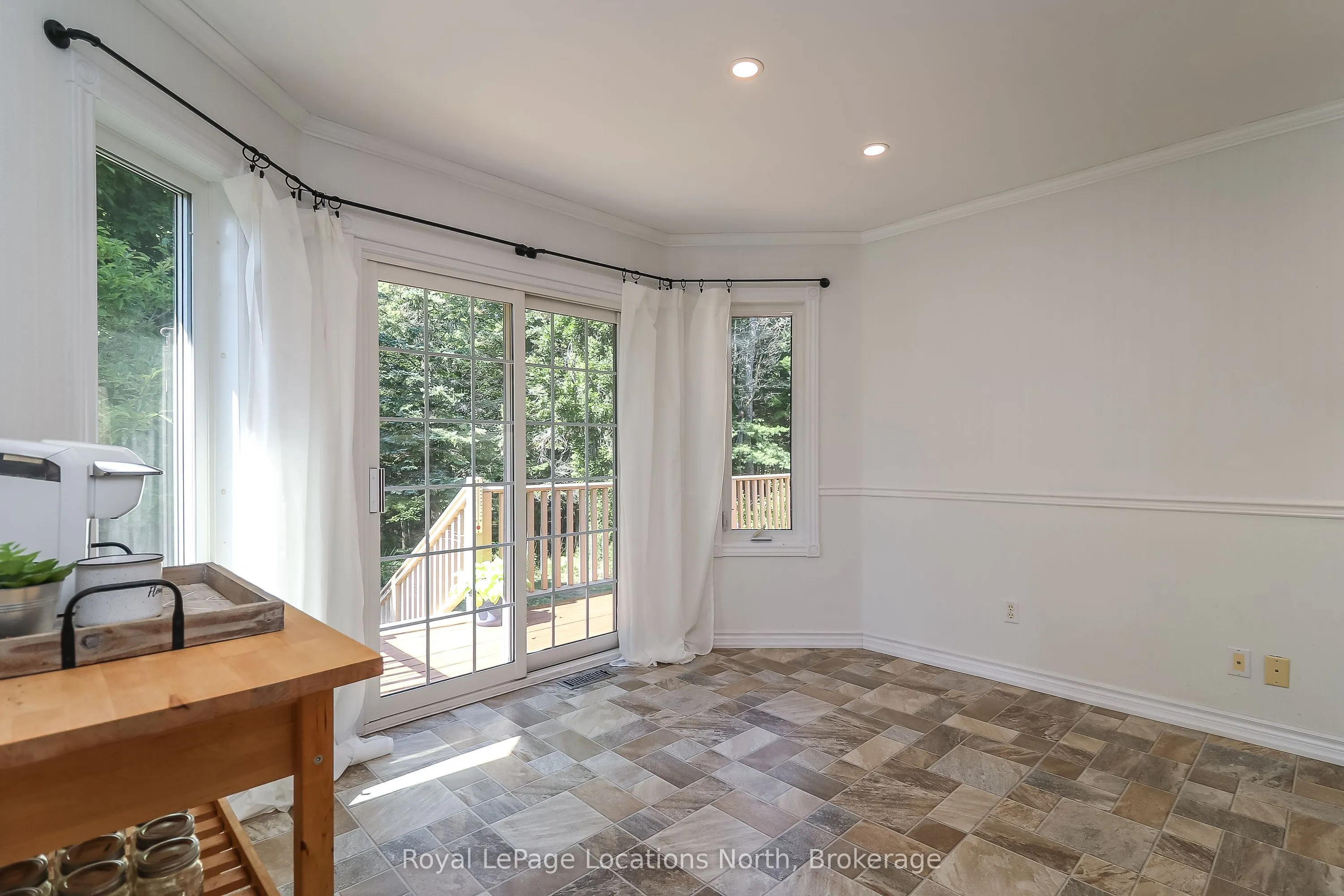 160 Fernbrook Drive