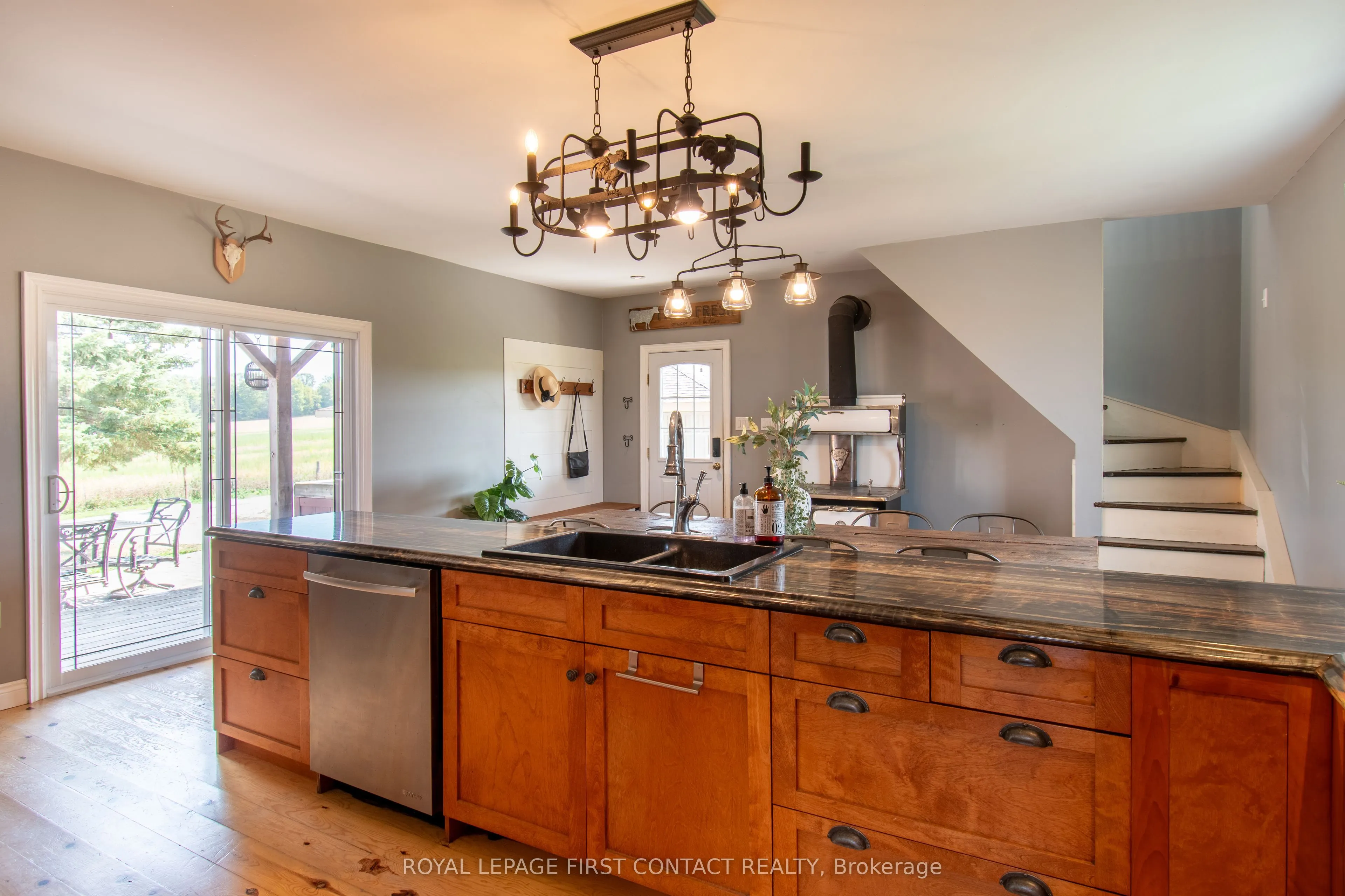 1293 Rainbow Valley Road E
