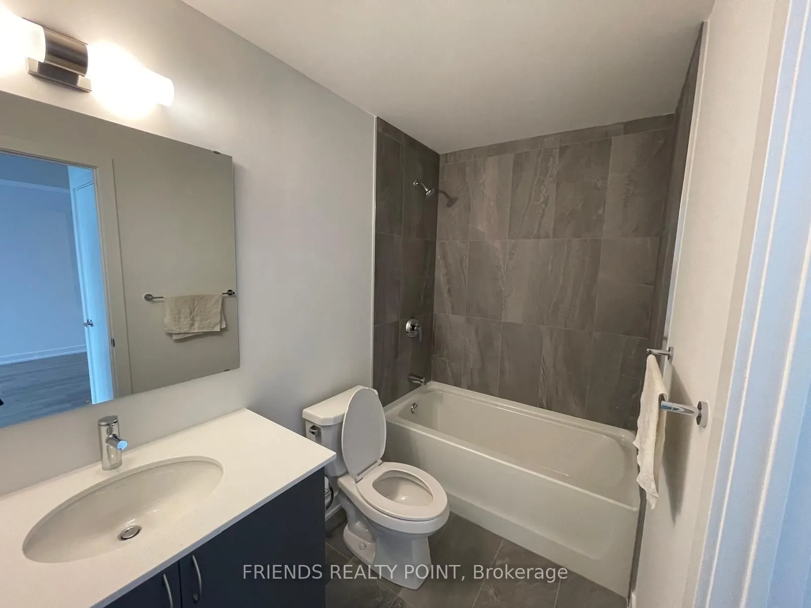 56 Lakeside Terrace, #712