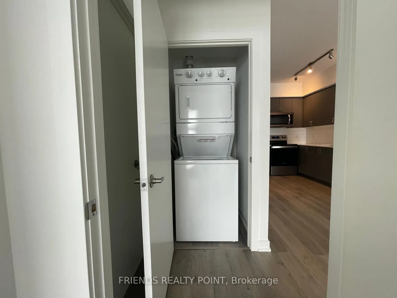 56 Lakeside Terrace, #712