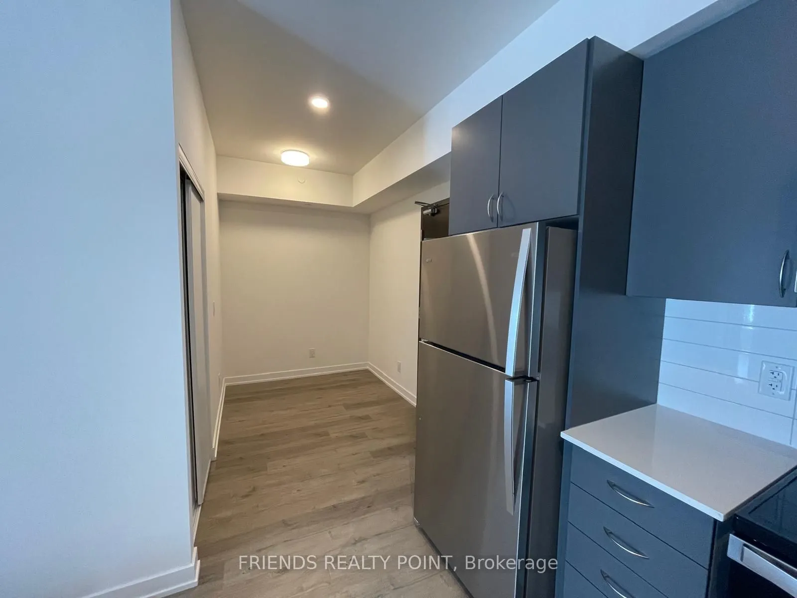 56 Lakeside Terrace, #712