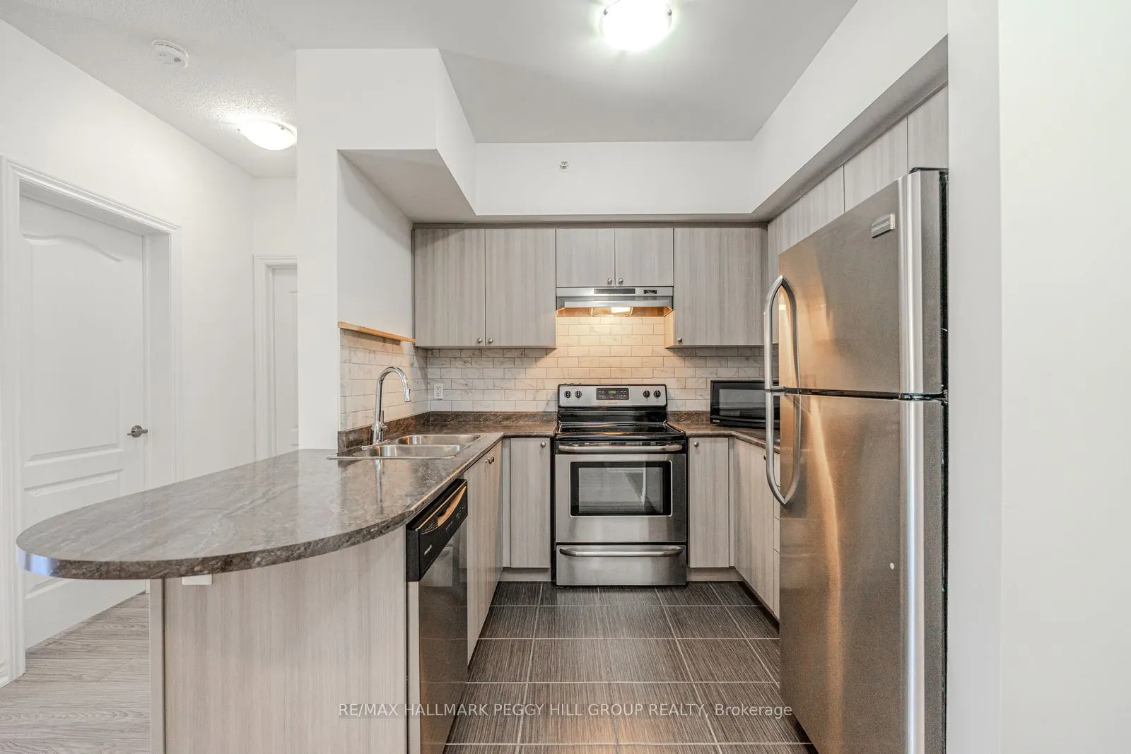 40 Ferndale Drive S, #209