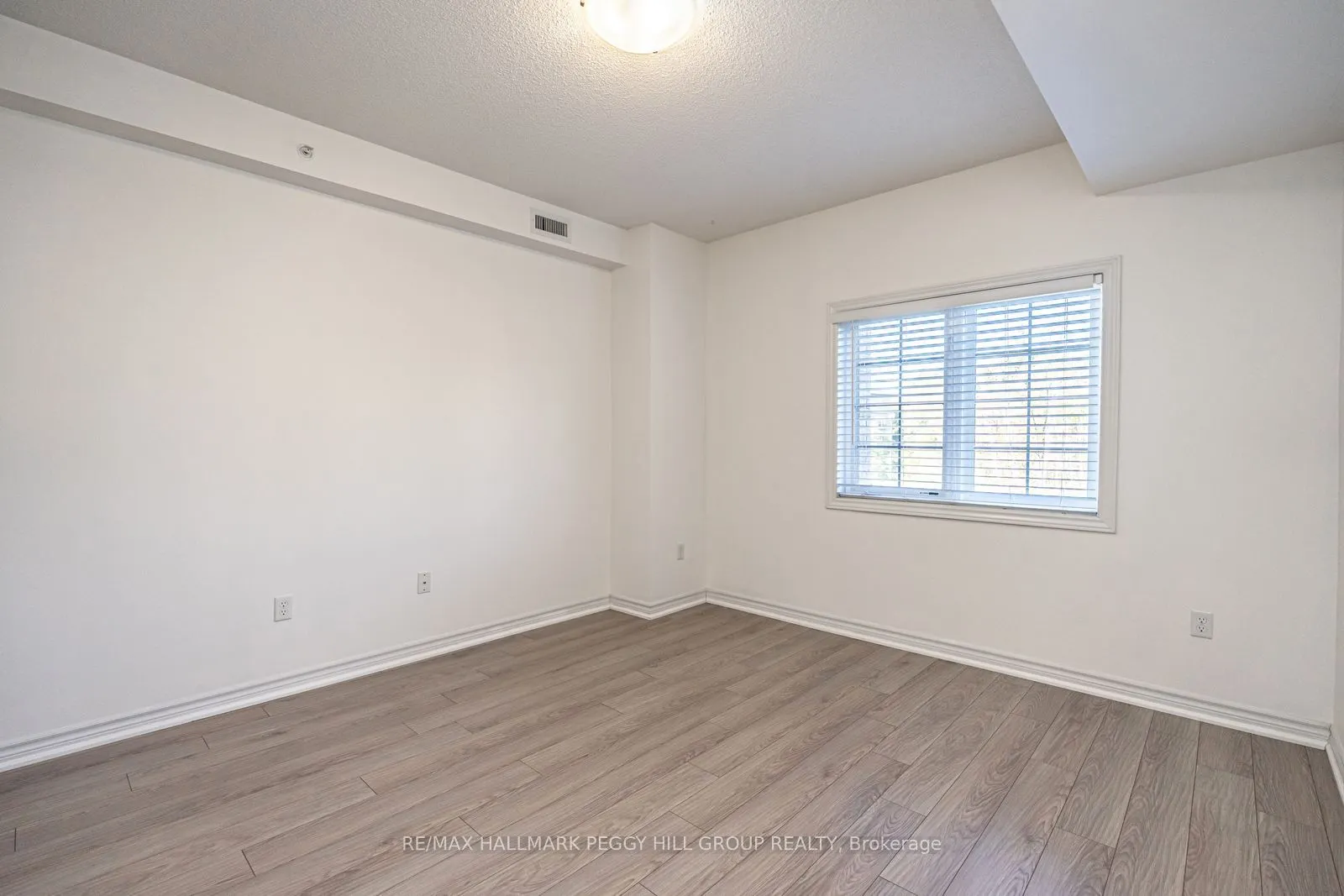 40 Ferndale Drive S, #209
