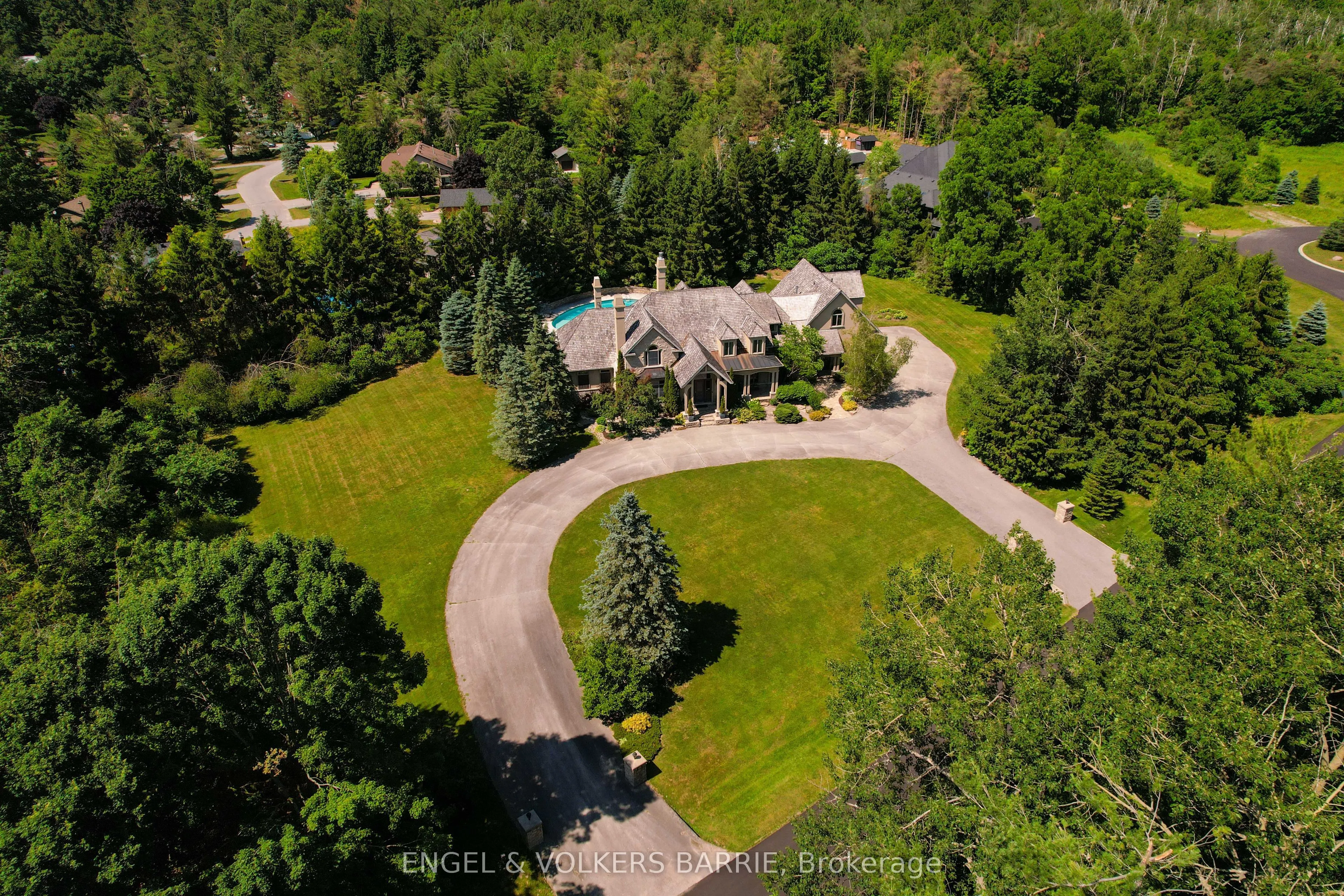 6 Midves Court