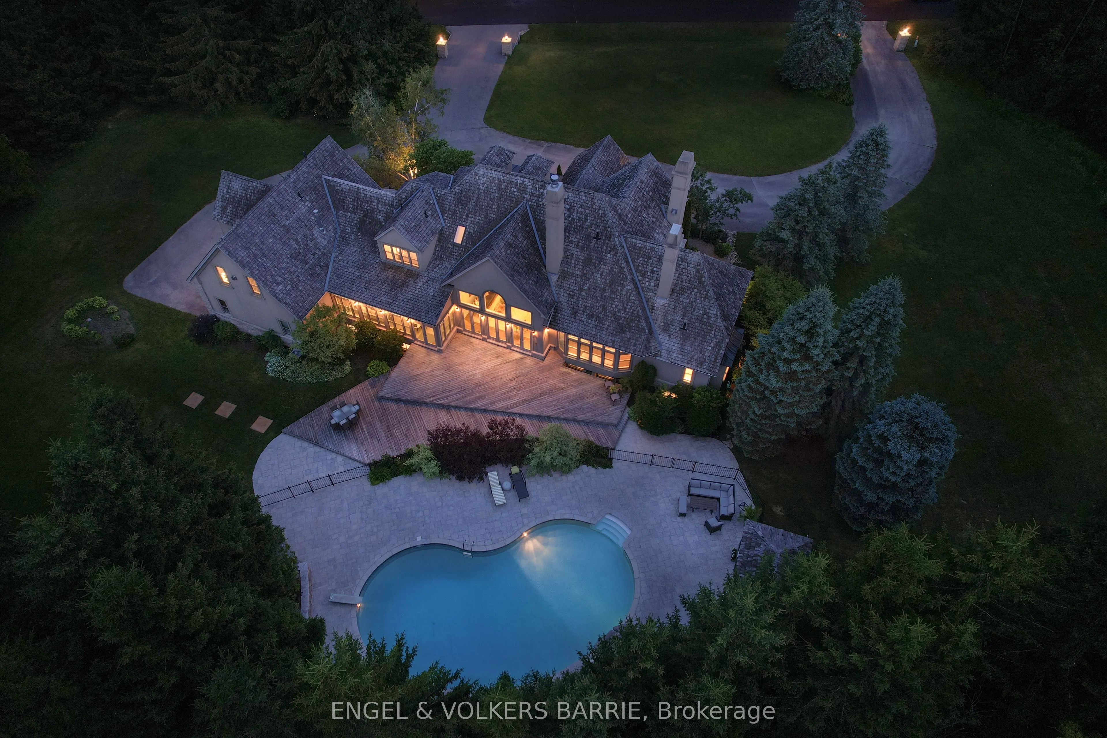 6 Midves Court