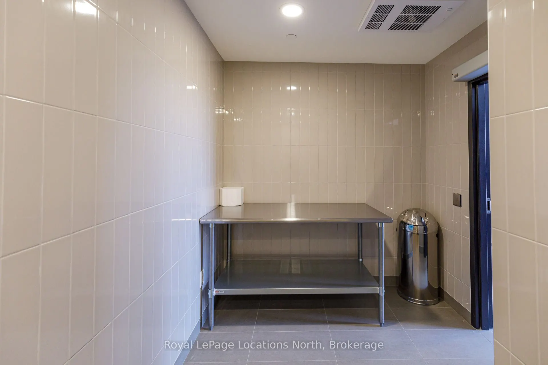 31 HURON Street, #203