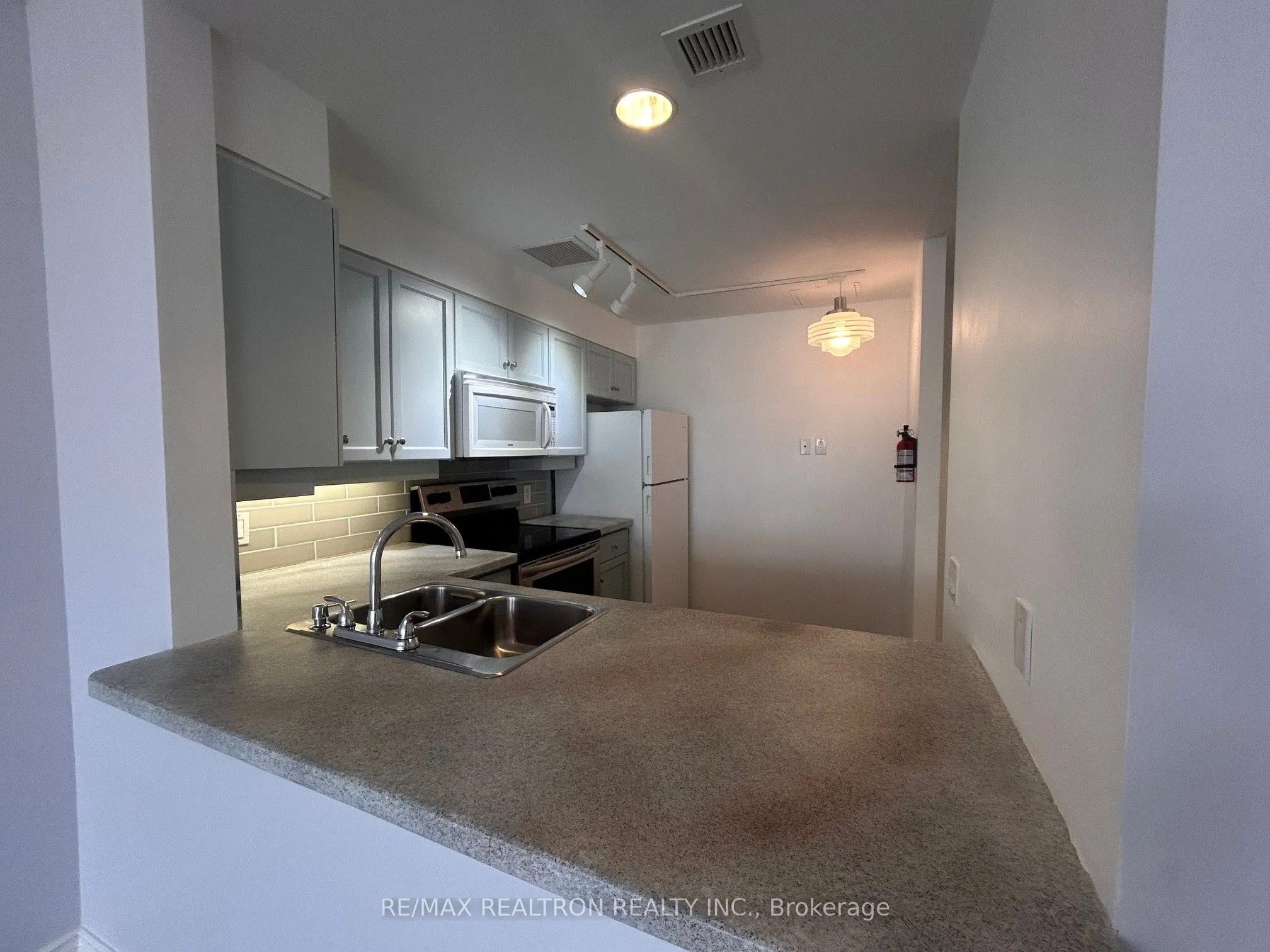 74 Ross Street, #48