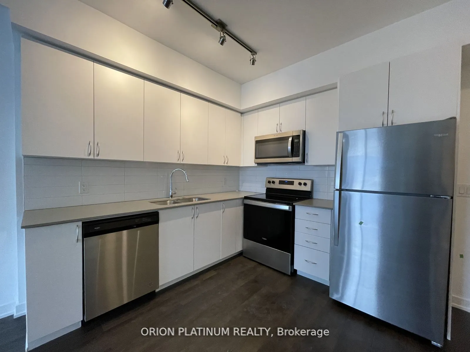 56 Lakeside Terrace, #604