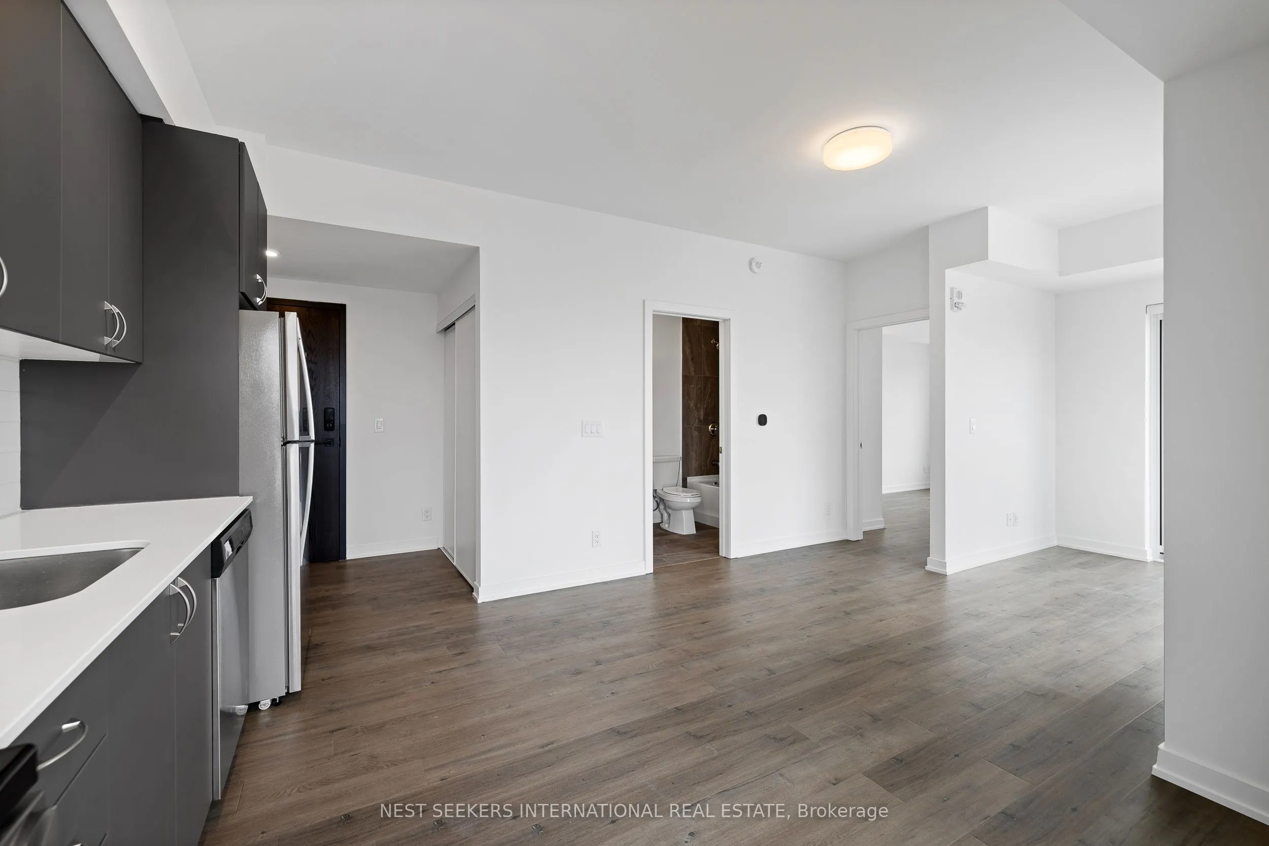 56 Lakeside Terrace, #1001