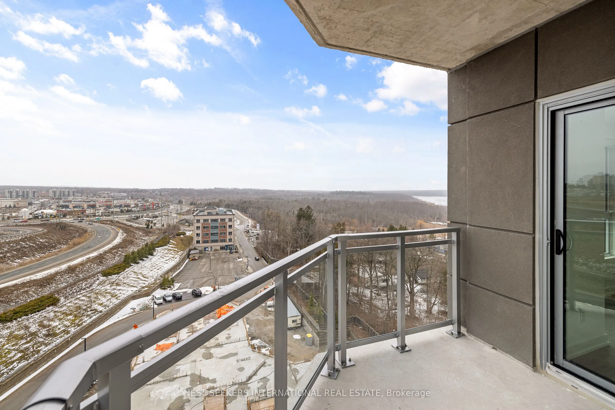 56 Lakeside Terrace, #1001