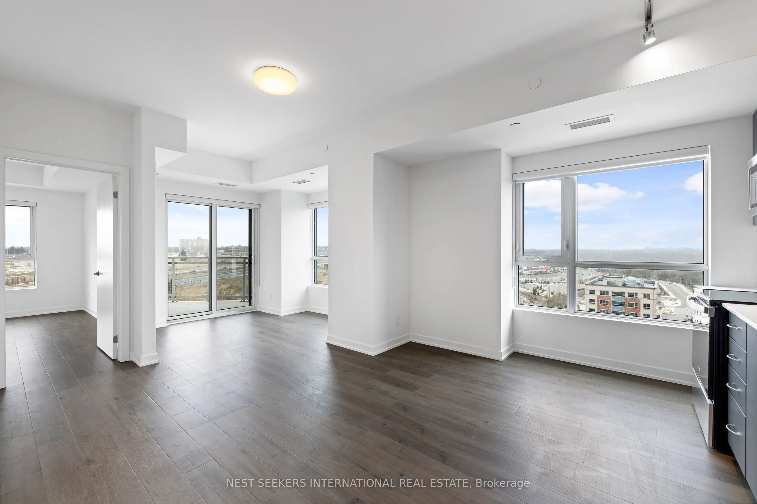 56 Lakeside Terrace, #1001