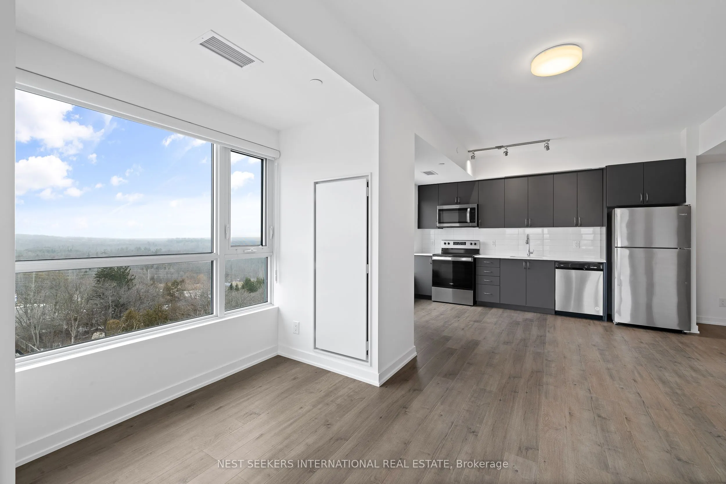 56 Lakeside Terrace, #1001