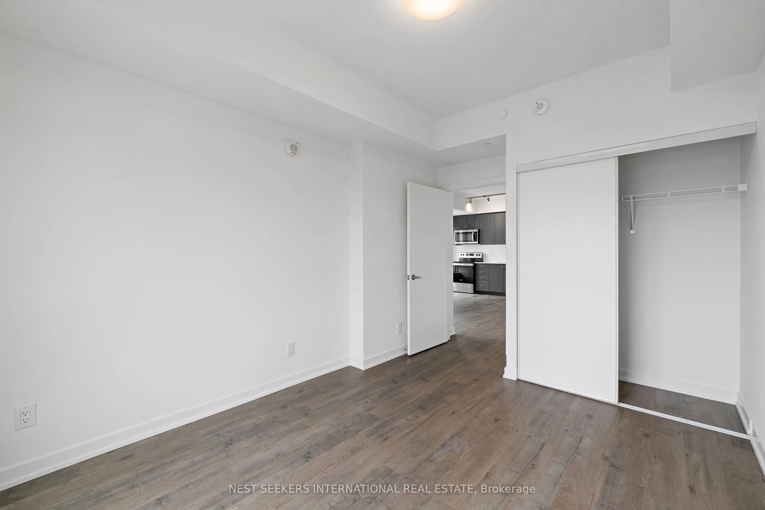 56 Lakeside Terrace, #1001