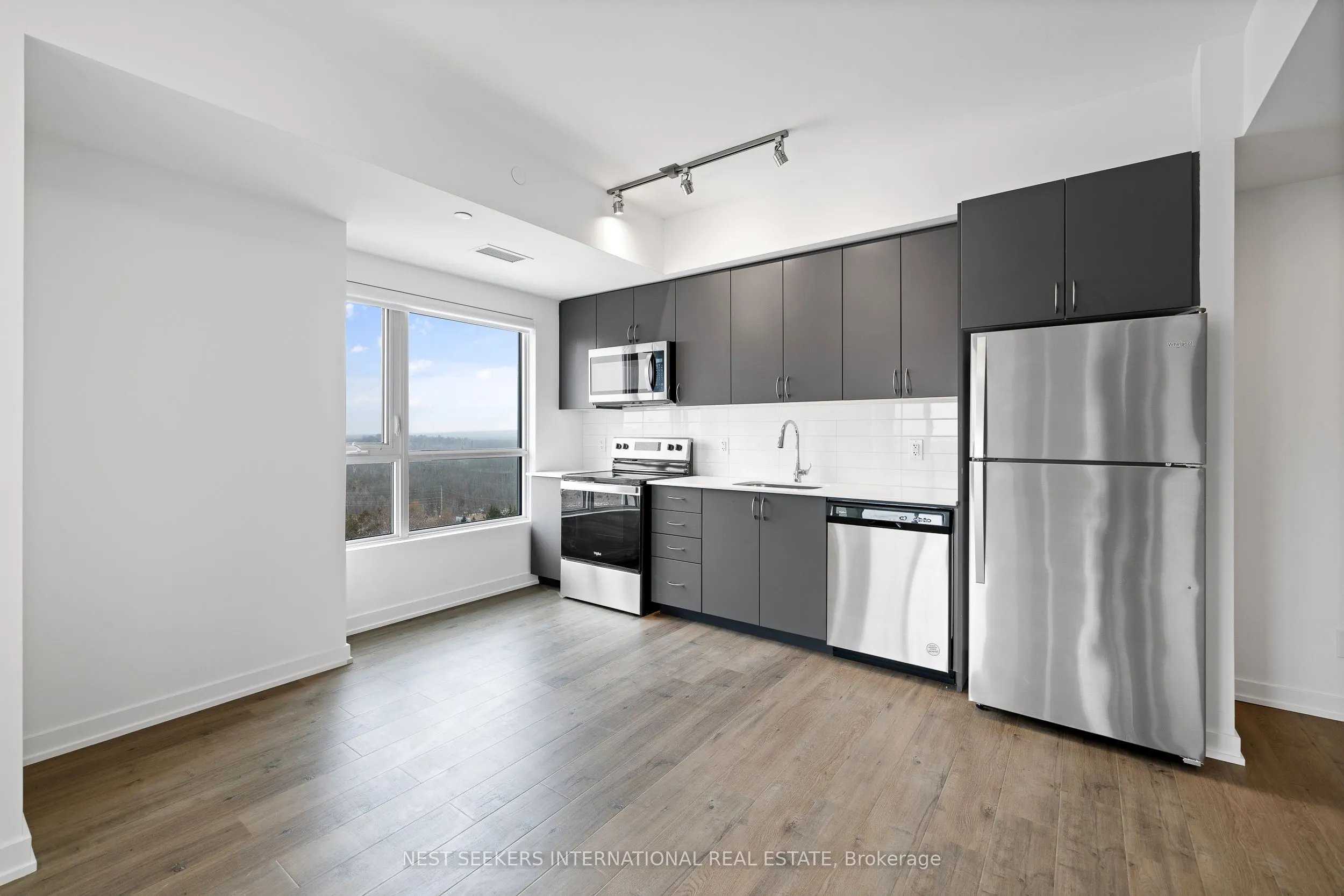 56 Lakeside Terrace, #1001
