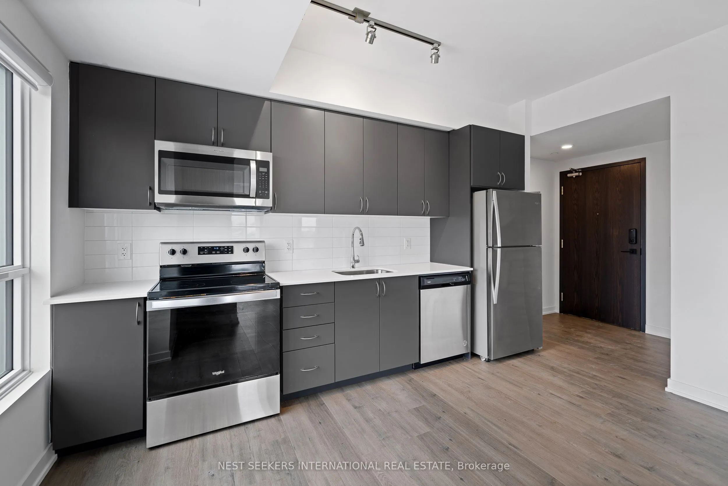 56 Lakeside Terrace, #1001