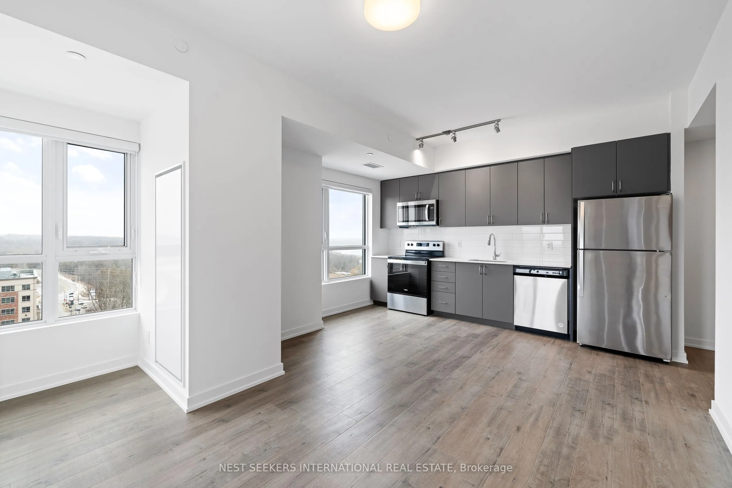 56 Lakeside Terrace, #1001