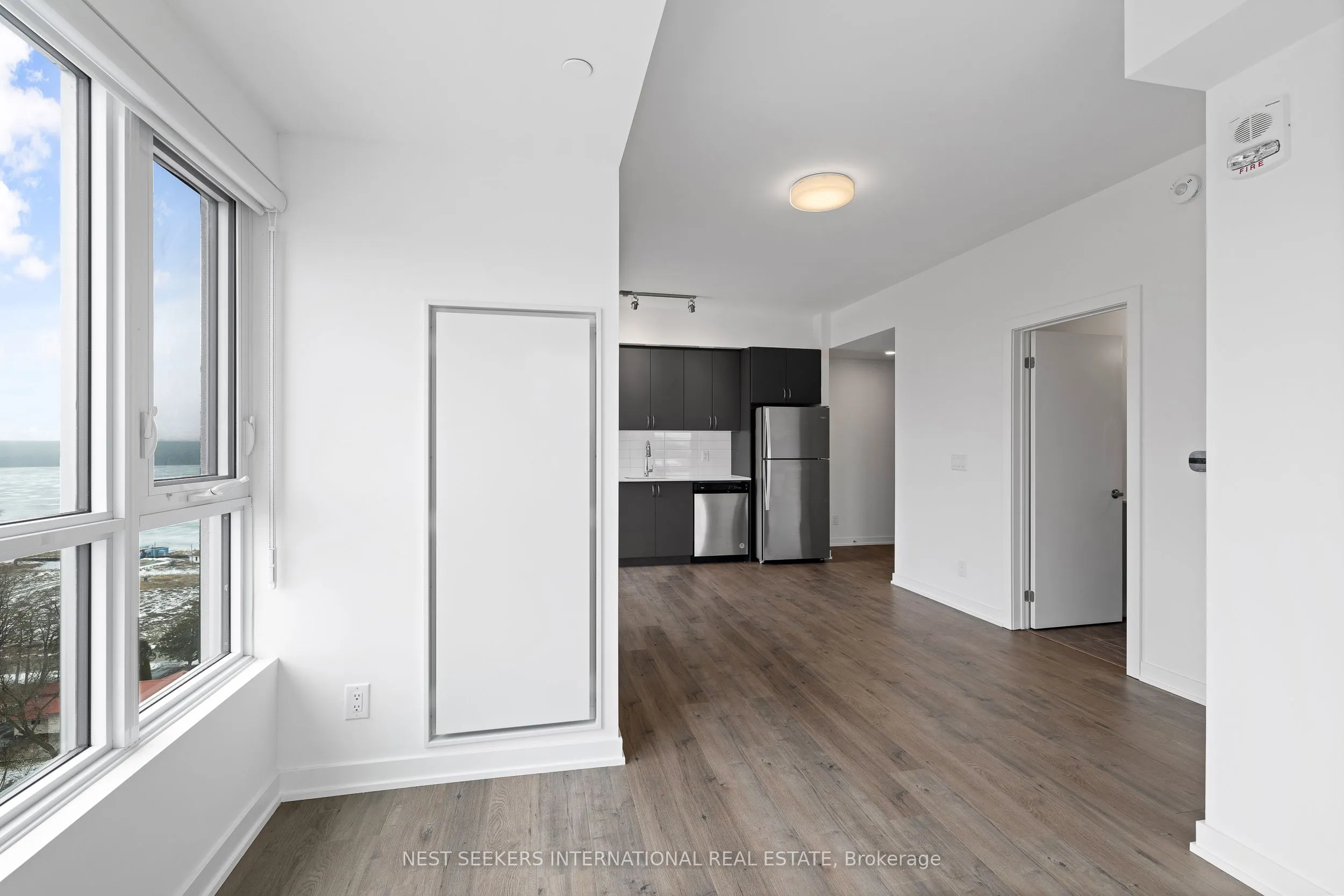 56 Lakeside Terrace, #1001